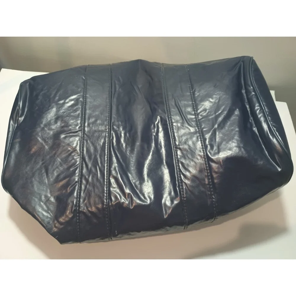 Vintage Wilson Duffle Bag Navy Vinyl Gym Overnight Travel Bag SGI Made Taiwan